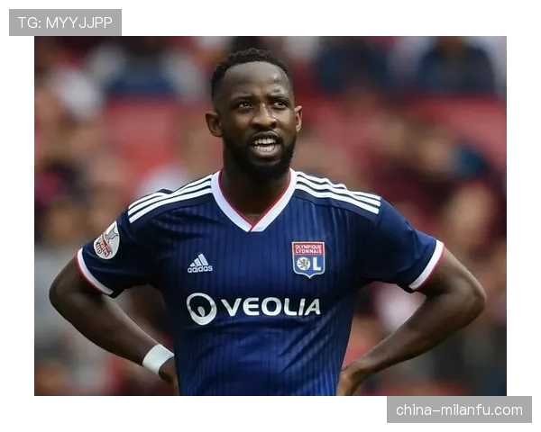 登贝莱这生活真像豪门少爷，球场上狂野，家里却爱喝下午茶？