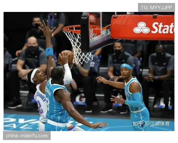 哈利伯顿挡拆吸引内线防守提升组织效率