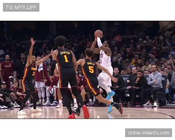 米切尔·罗宾逊通过篮下高效封盖提升防守端稳定性，明显优于以往赛季表现