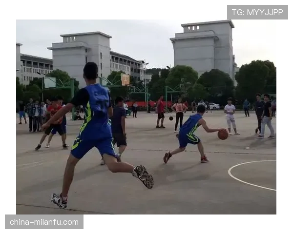 篮球规则解析：推人犯规的判定标准及其常见应用场景